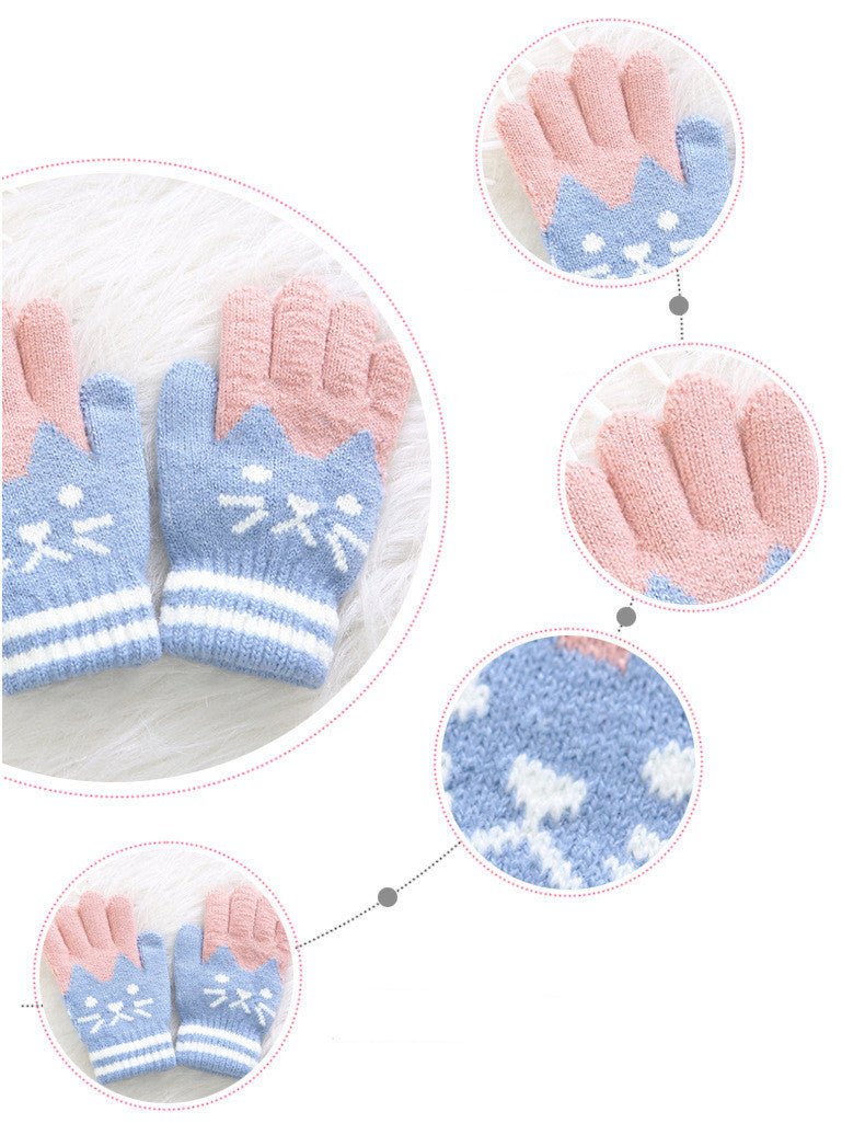 Children's gloves with cat pattern